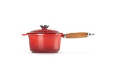 Quánh gang Le Creuset 18cm màu đỏ có nắp và tay cầm gỗ