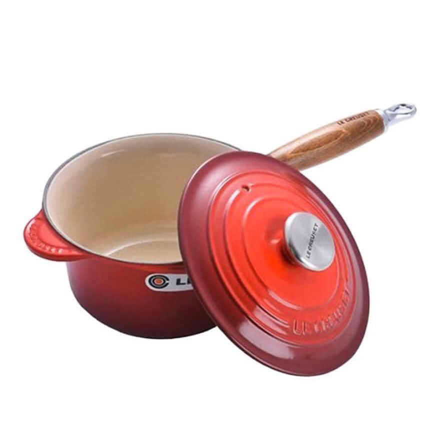 Quánh gang có nắp Le Creuset Holzgriff 18cm màu đỏ