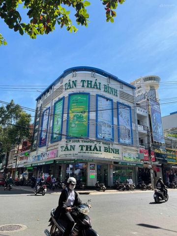 Cần bán nhà góc 2 mặt tiền Nguyễn Thị Minh Khai, Quận 1, Diện tích: 25x35m, hđt: 2.353 tỷ/ Tháng