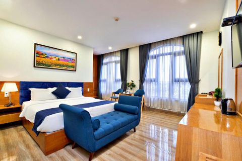 Bán khách sạn 45 phòng Mặt tiền Thăng Long DT sàn 1207m2 ngay khu VIP Sân bay