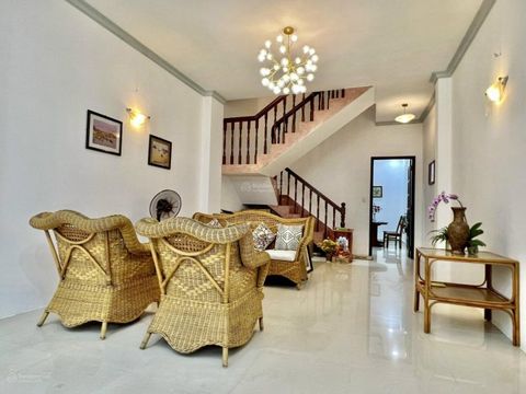 Bán biệt thự vip Hoàng Hoa Thám, DTCN: 169m2, 3 tầng mới đẹp, giá chỉ 20 tỷ (TL)