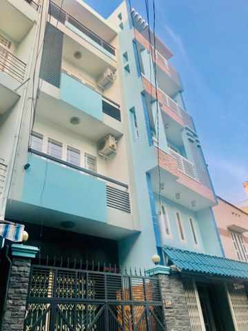 Cần bán nhà 4 tầng ngay mặt tiền đường Thích Quảng Đức, Phú Nhuận, giá chỉ 8,8 tỷ