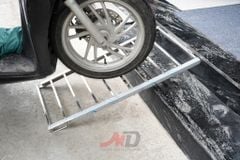 Cầu dắt xe máy thông minh gấp gọn