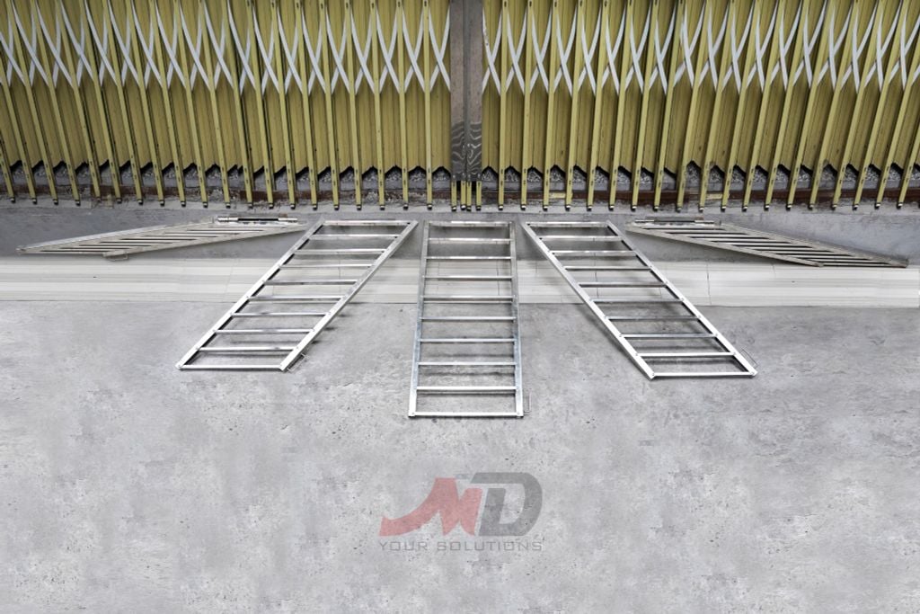 Cầu dắt xe máy thông minh gấp gọn