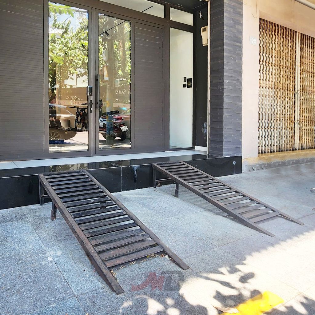 Cầu dốc ô tô cố định