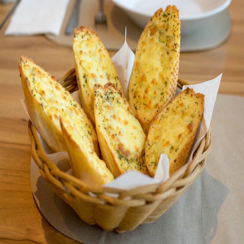  Bánh Mì Bơ Tỏi 