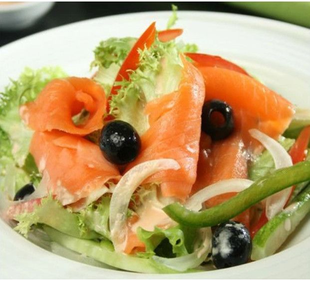  SALAD CÁ HỒI HUN KHÓI 