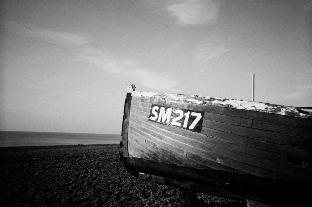 Máy ảnh Lomography Simple Use Black & White 400 (27 kiểu) kèm flash (Chính hãng)