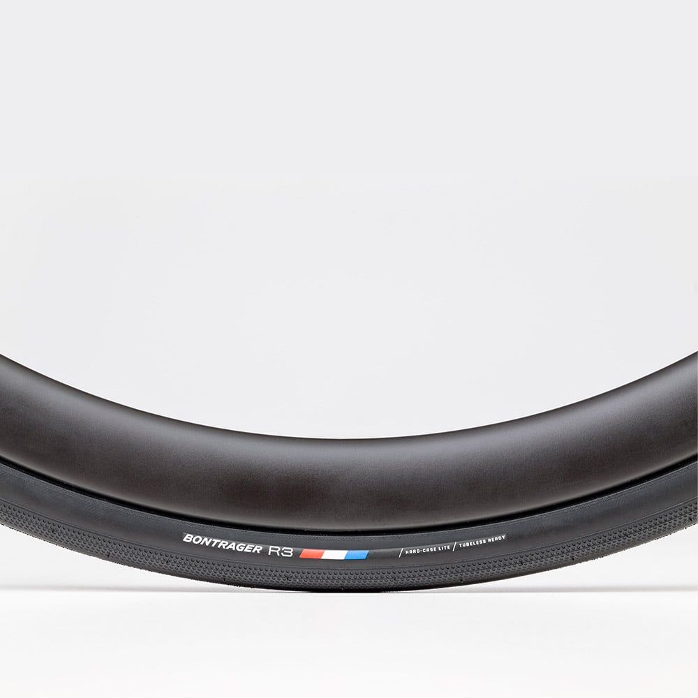 Vỏ xe Bontrager R3 Hard-Case Lite TLR Road