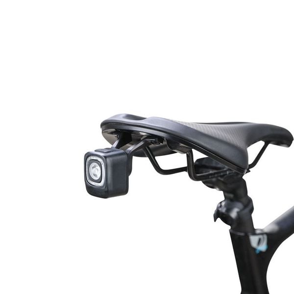  PAT treo đèn hậu MAGICSHINE trên yên xe đạp Trek và Specialized 