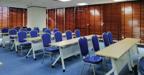 Bàn Gấp 1m4 Chân Sắt 4 Bánh Xe BHL14B