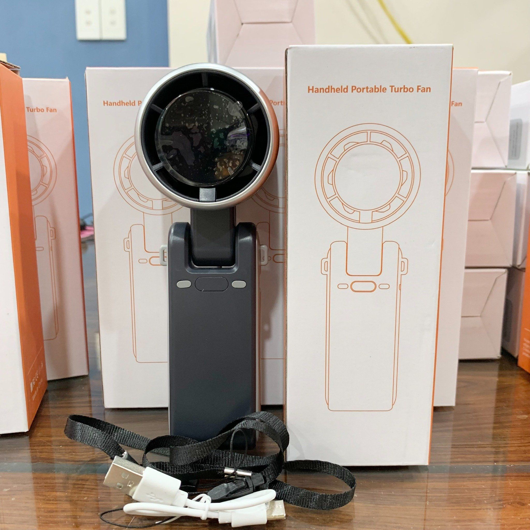  Quạt cầm tay Turbo tốc độ cao (Handheld Fan) kết hợp chân đế để bàn tiện lợi, dung lượng cao 3600 mAh, Model: 607 