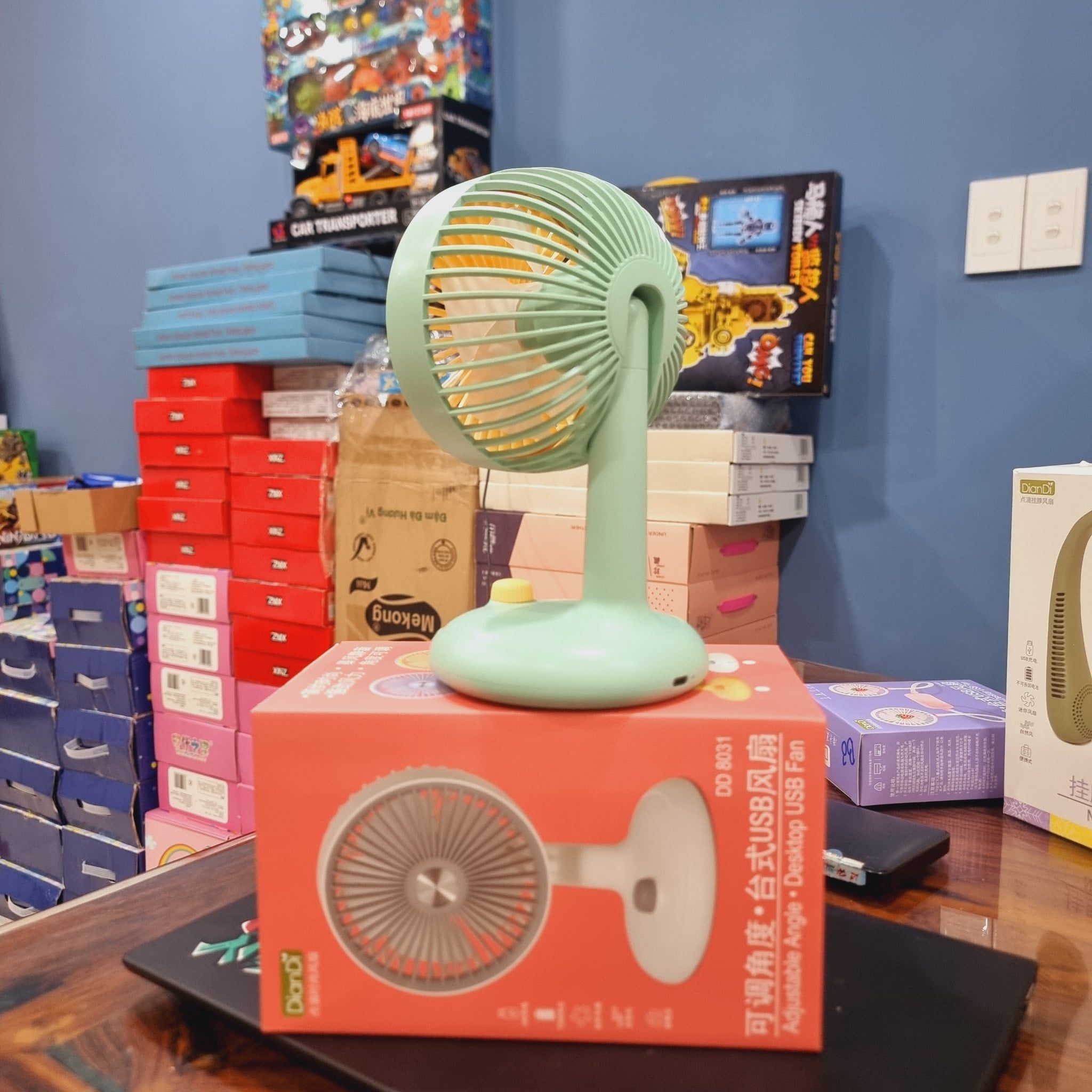  Đồ dùng văn phòng : Quạt để bàn phong cách cổ điển tiện lợi Model DD 8031-7 