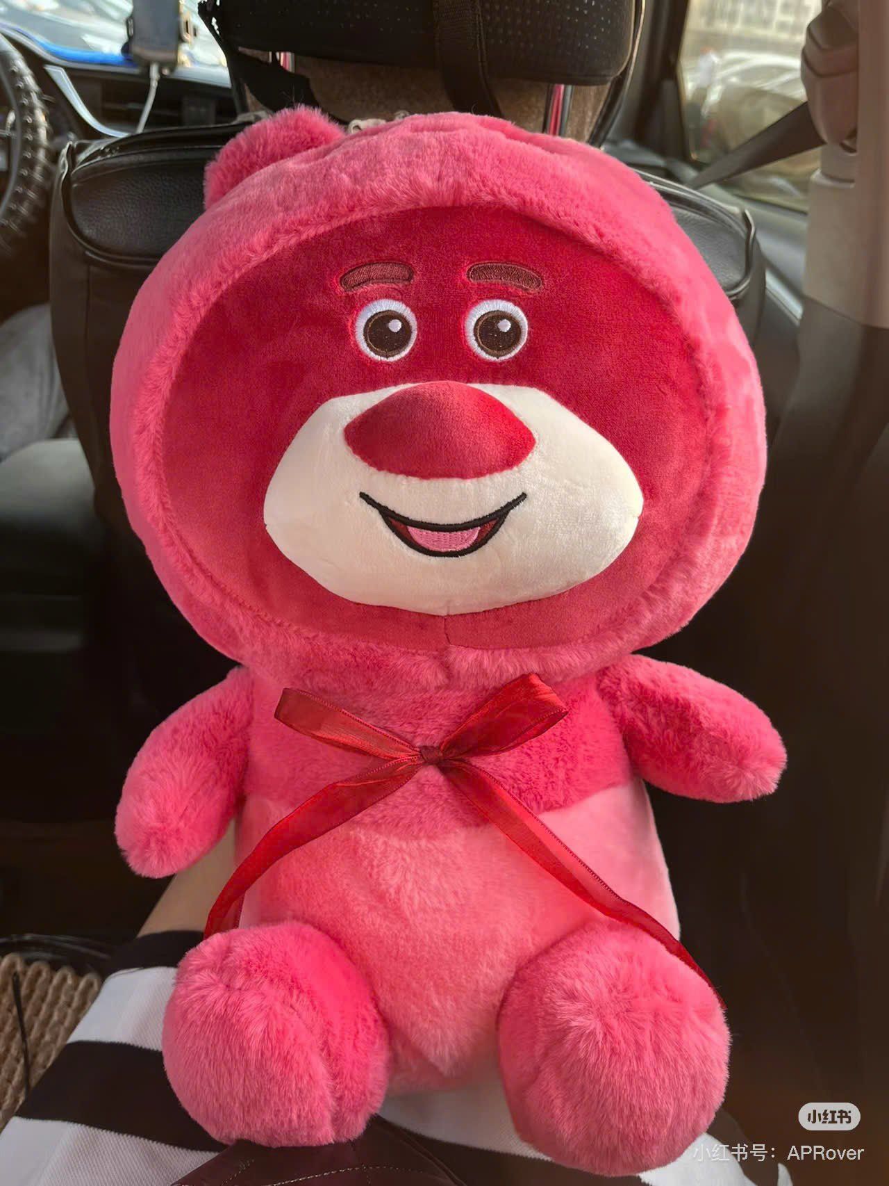  Gấu bông: Lotso mũ dâu, có nơ size L kích thước 55cm 