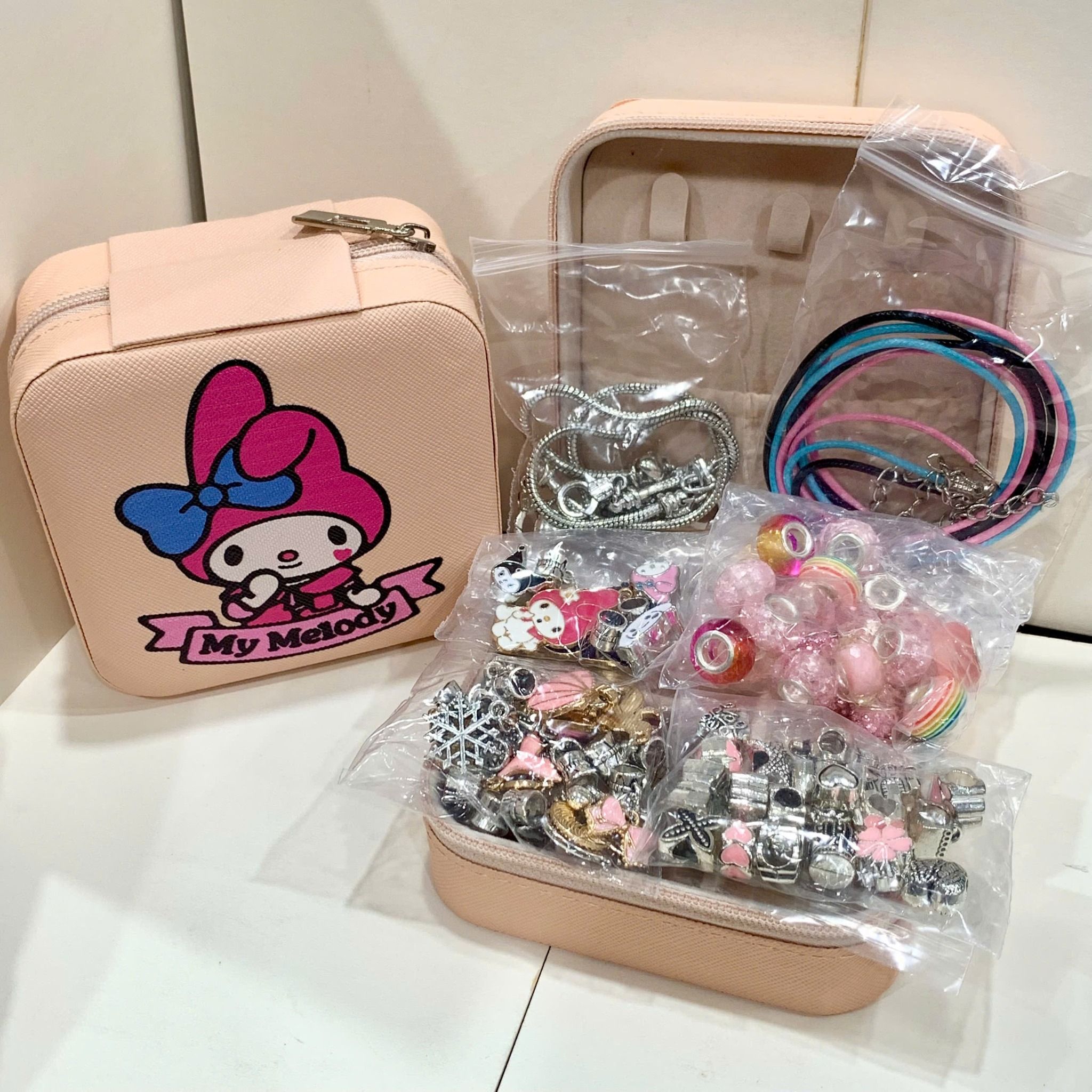  Bộ sưu tầm SANRIO: Charm Vòng Tay Kuromi, Melody, Cinamoroll, 6+ages ( kèm túi giấy ) 