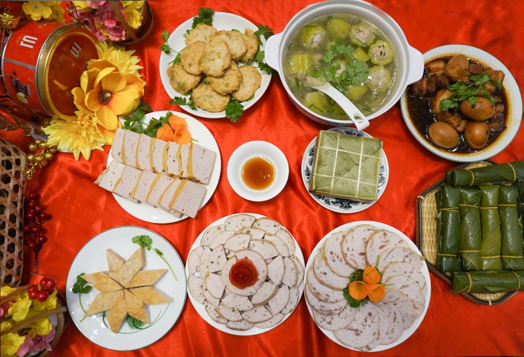 Combo Giỏ Quà 1.5kg Giò Chả Sạch + Bánh Chưng Truyền Thống – Giao Nóng Mọi Ngày, Tiết Kiệm 189K