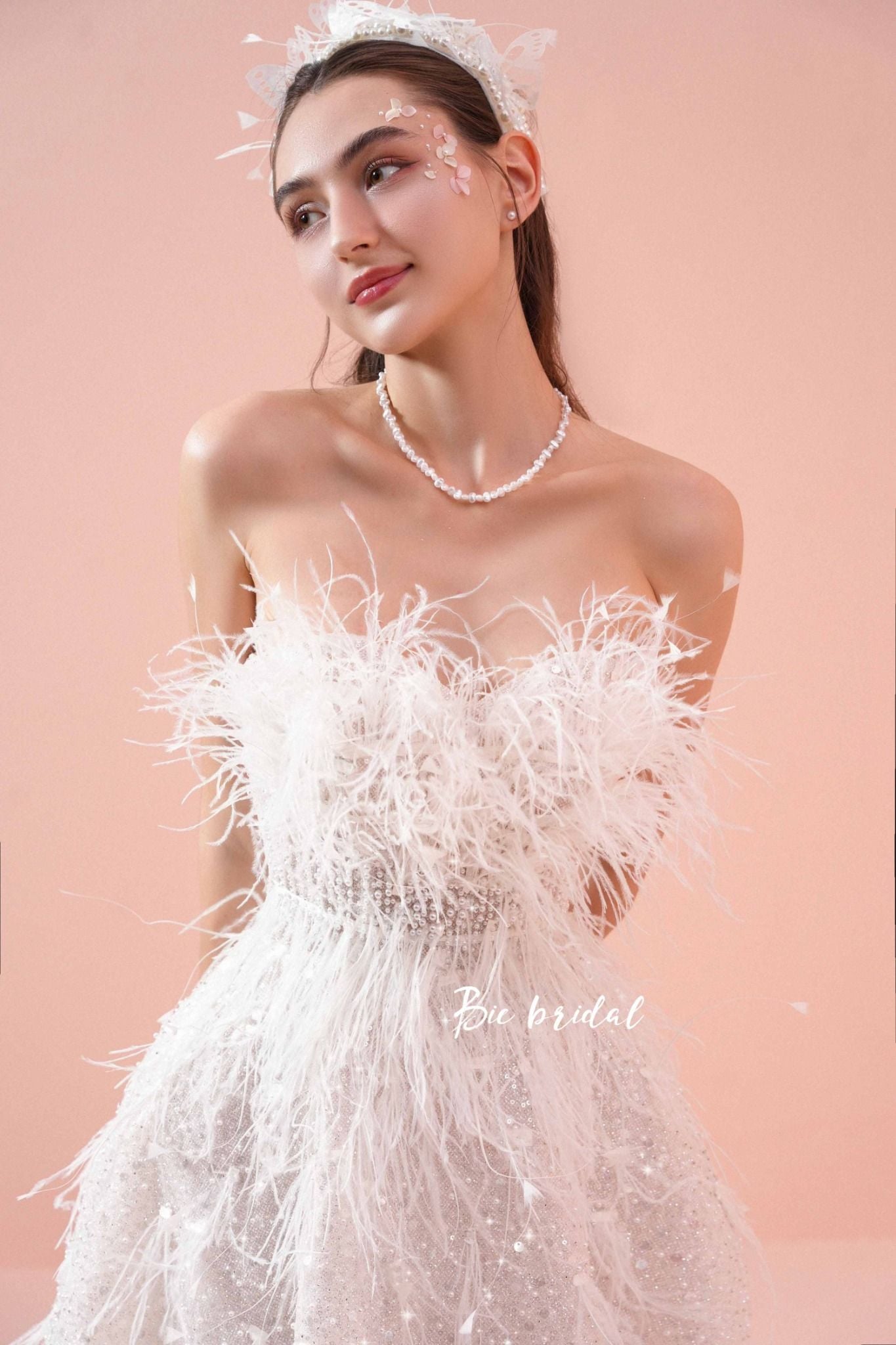 Strapless dress with feather – Bie Bridal