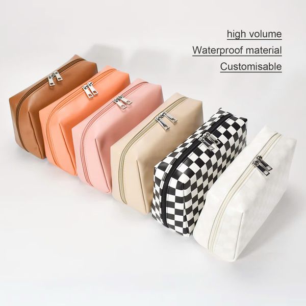 OEM ODM Grid-Pattern Makeup Bags - ODM bag manufacturer - UMO MK570504