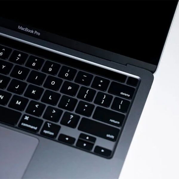 MacBook Pro 13-inch 2022 bàn phím Magic