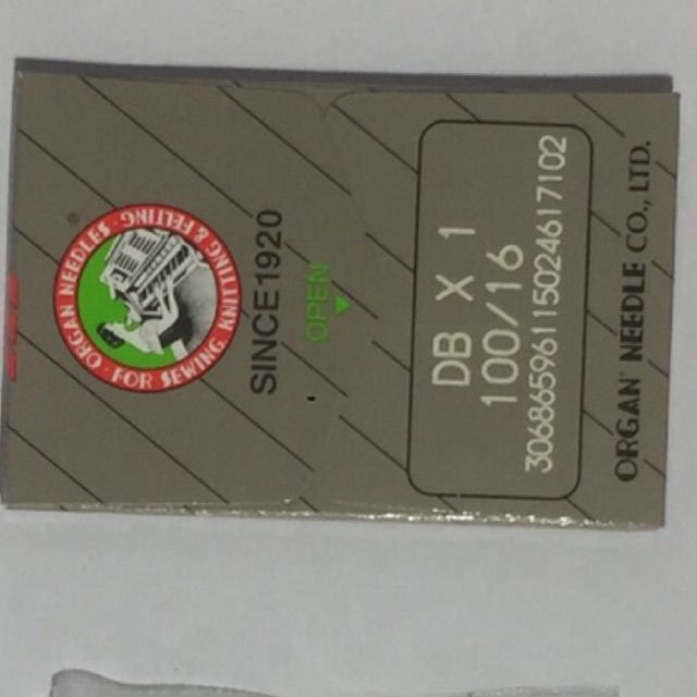 Ular bir ayolning eshagini kotarib, uni sikishdi