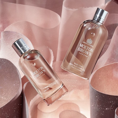 Sữa tắm tạo bọt Molton Brown Suede Orris Bath & Shower Gel 300ml