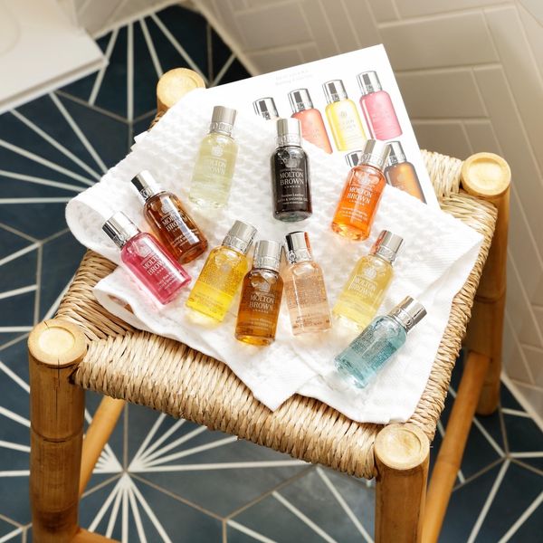 Sữa tắm tạo bọt Molton Brown Neon Amber Bath & Shower Gel 300ml