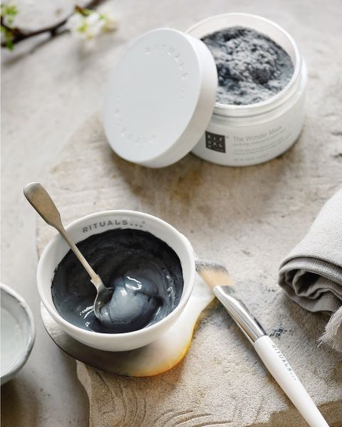 Rituals Mặt nạ than thanh lọc da và tẩy tế bao chết da Mặt Rituals of Namaste Charcoal Wonder Mask
