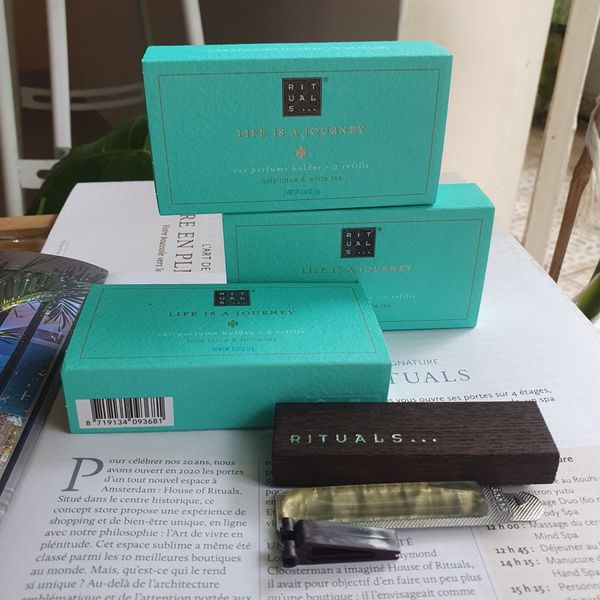 Sáp thơm ô tô The Rituals of Holy Lotus Karma Car Air freshener