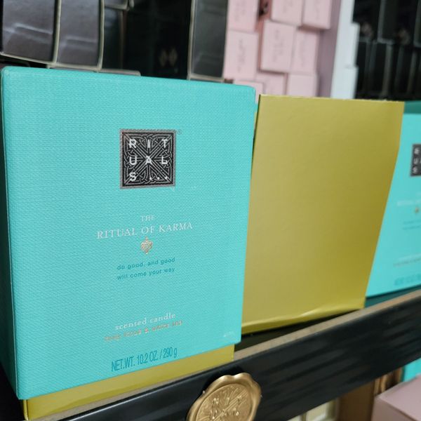 Nến thơm Rituals of Karma Scented Candle dòng classic 290g