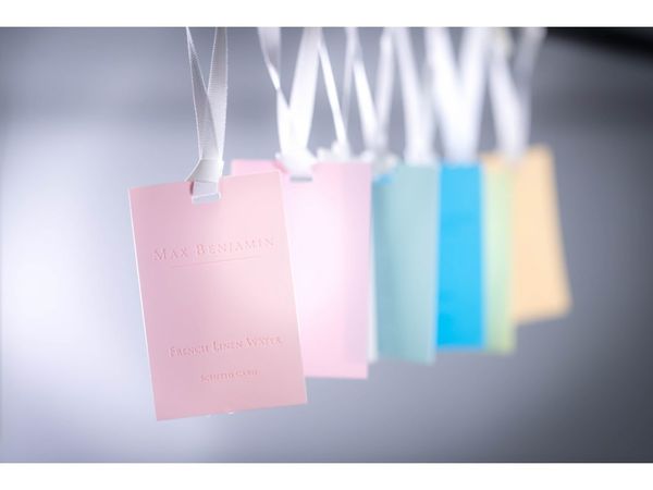 Thẻ thơm phòng treo tủ Max Benjamin Irish Leather & Oud SCENTED CARD