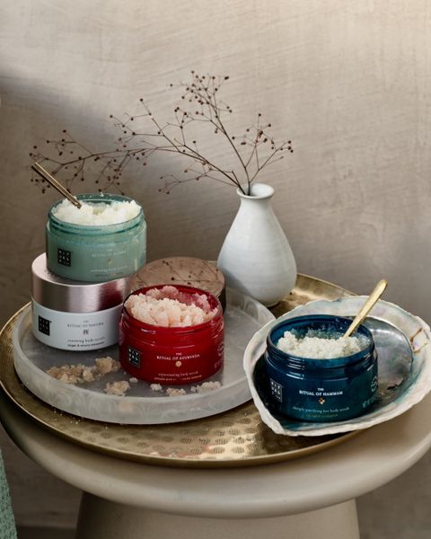 Muối tắm tẩy da chết Rituals Of Sakura Body Scrub 250g