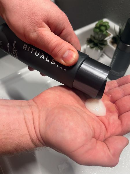 Dầu gội nam Strenghening Caffeine Shampoo - Woody 250ml