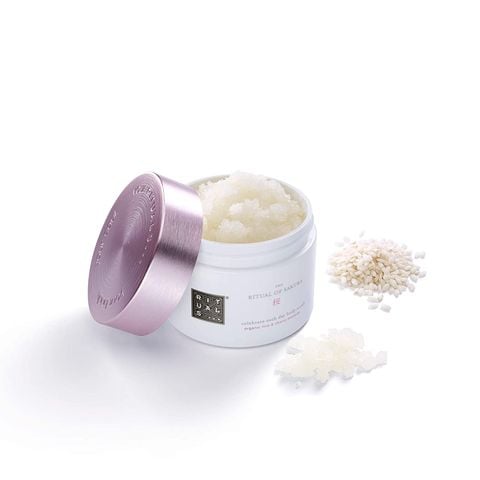 Muối tắm tẩy da chết Rituals Of Sakura Body Scrub 250g