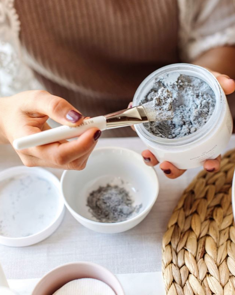 Rituals Mặt nạ than thanh lọc da và tẩy tế bao chết da Mặt Rituals of Namaste Charcoal Wonder Mask