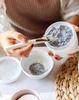 Rituals Mặt nạ than thanh lọc da và tẩy tế bao chết da Mặt Rituals of Namaste Charcoal Wonder Mask