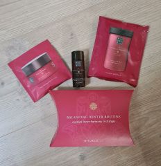 Set tẩy tế bào chết và dưỡng ẩm Rituals Balancing Winter Routine Ayurveda - trial set