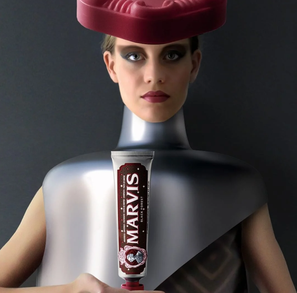 Kem đánh răng Marvis Black Forest toothpaste 85ml