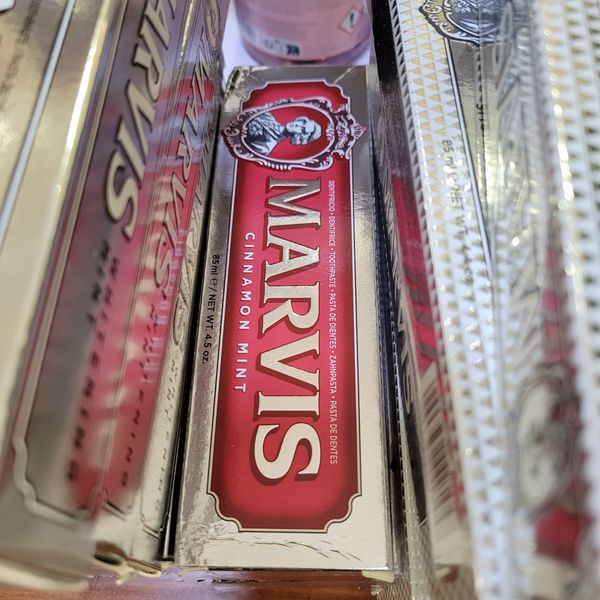 Kem đánh răng Marvis Cinnamon Mint toothpaste 85ml