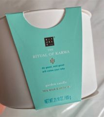 Nến thơm Rituals of Karma Scented Garden Candle dòng classic 600g