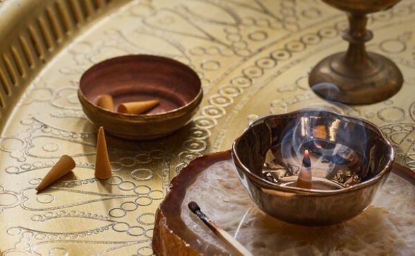 Rituals Set nụ trầm hương kèm chén đốt THE RITUAL OF MEHR Incense Cones