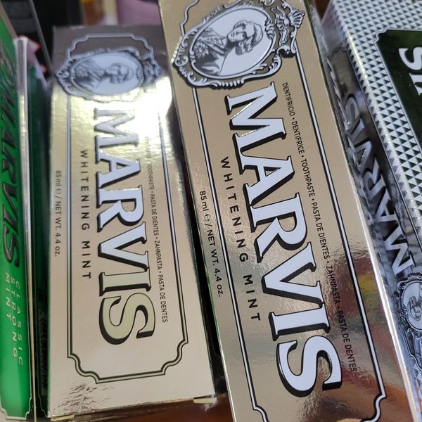 Kem đánh răng Marvis Whitening Mint toothpaste 85ml