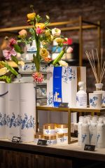 Tinh dầu tán hương Ritual TULIP AMSTERDAM Fragrance Sticks Private Collection (450ml)