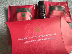 Set tẩy tế bào chết và dưỡng ẩm Rituals Balancing Winter Routine Ayurveda - trial set