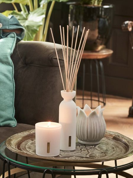 Nến thơm Rituals of Sakura Scented Candle dòng classic 290g