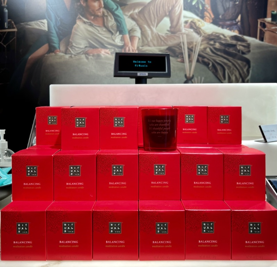 Nến thơm Rituals of Ayurveda Scented Candle dòng classic 290g