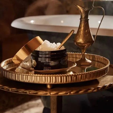 Muối tắm tẩy da chết Rituals Of OUDH Body Scrub 250g