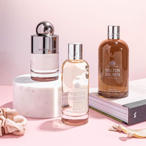 Sữa tắm tạo bọt Molton Brown Suede Orris Bath & Shower Gel 300ml