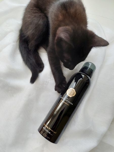 Sữa tắm tạo bọt The Rituals of OUDH foaming shower gel thơm ấm trầm hương 200ml