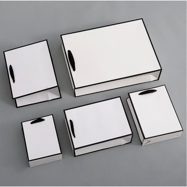 Túi giấy xách quà tặng 2 quai nhiều kích thước