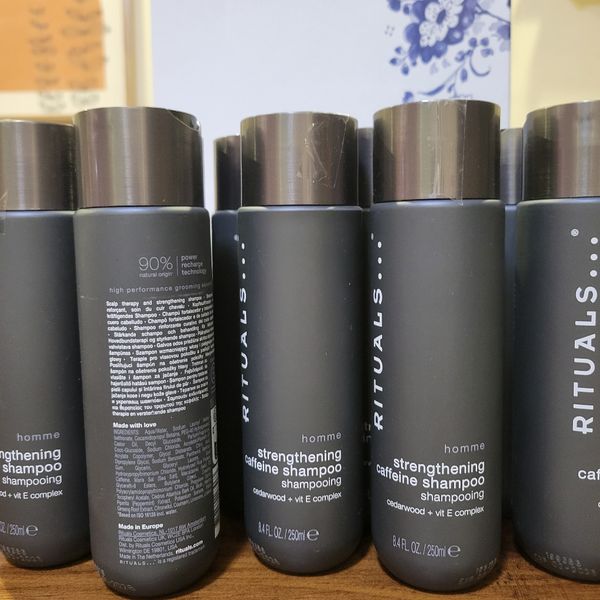 Dầu gội nam Strenghening Caffeine Shampoo - Woody 250ml